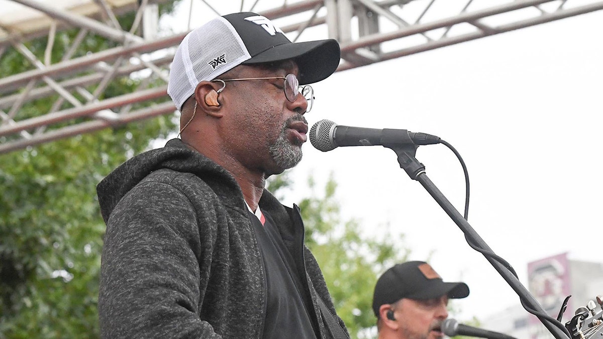 Darius Rucker sings