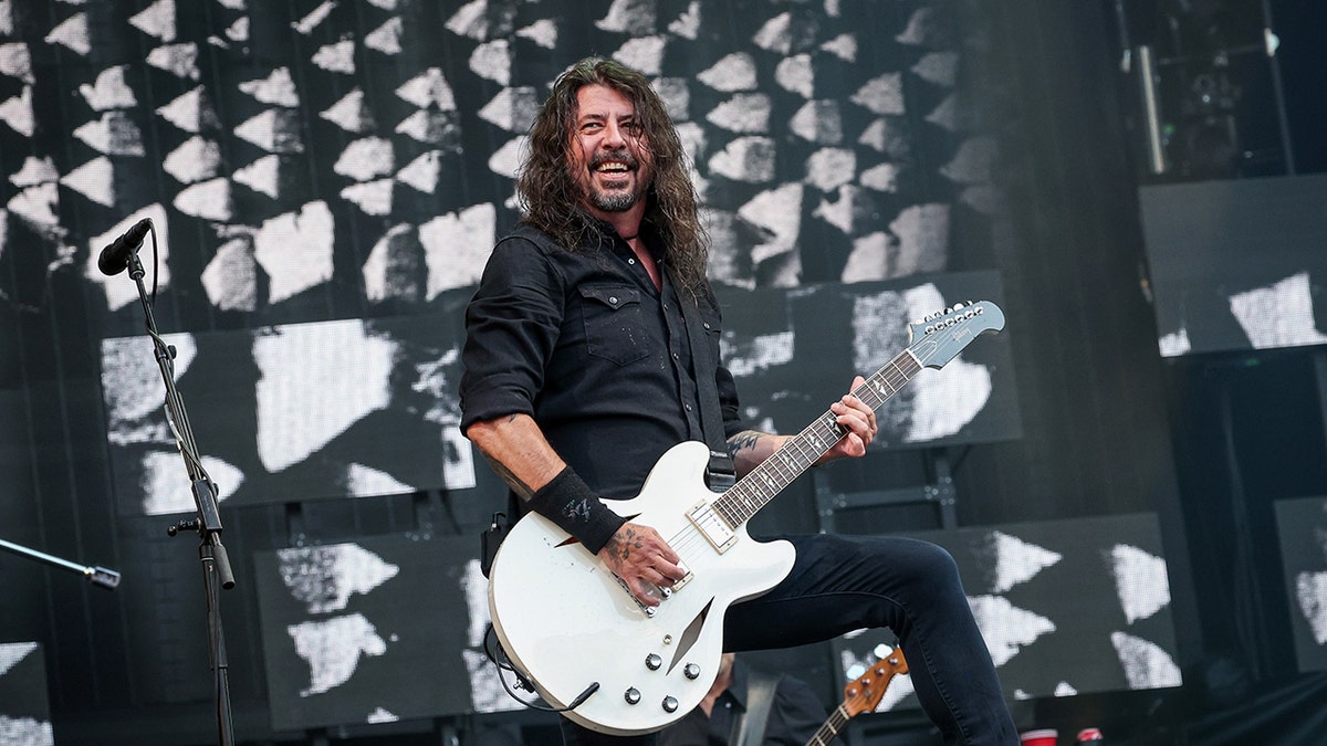 Dave Grohl performing