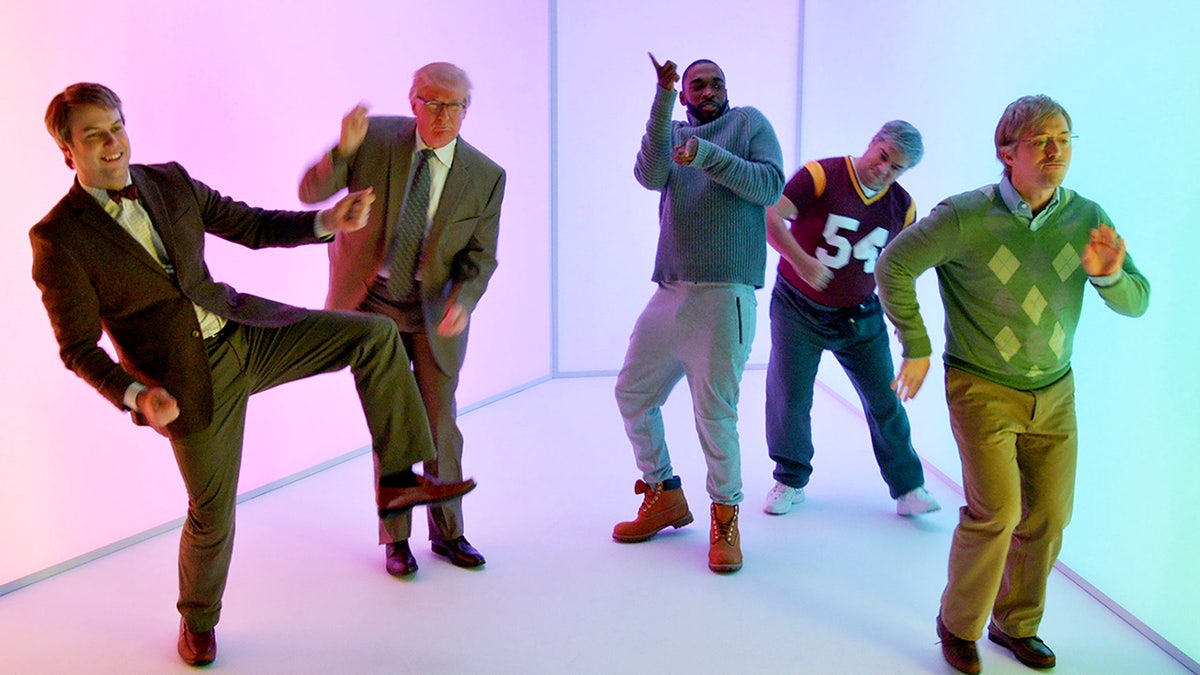 Taran Killam, Donald Trump, Jay Pharoah as Drake, Bobby Moynihan, and Beck Bennett during the "Hotline Bling Parody" sketch