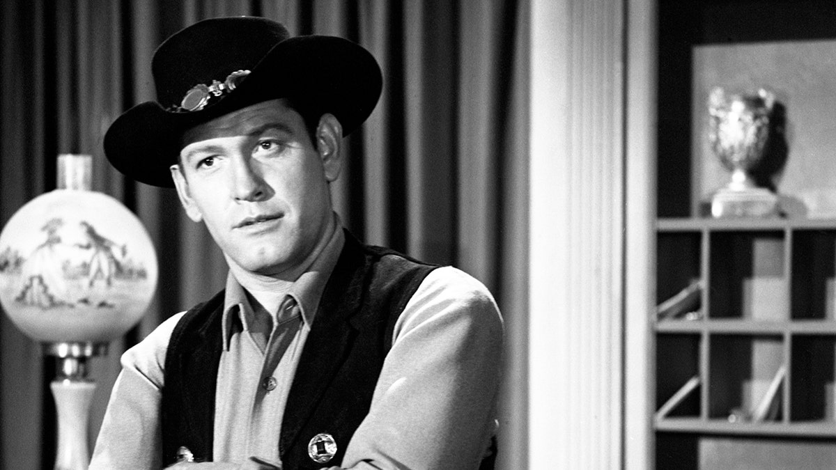 Earl holliman