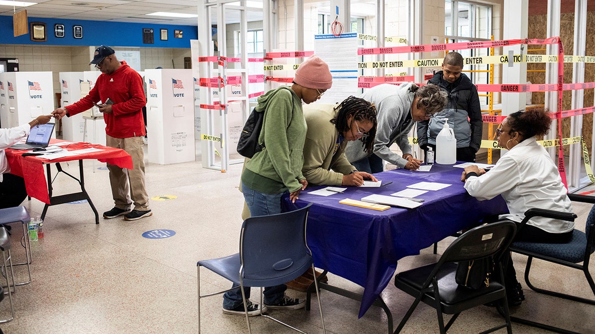 Voters get  to formed  their ballots successful  the 2024 U.S. statesmanlike  election