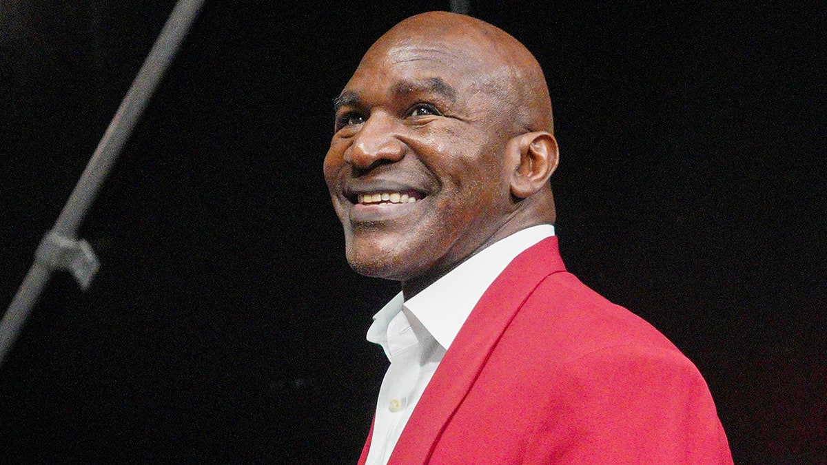 Evander Holyfield at Falcons-Steelers