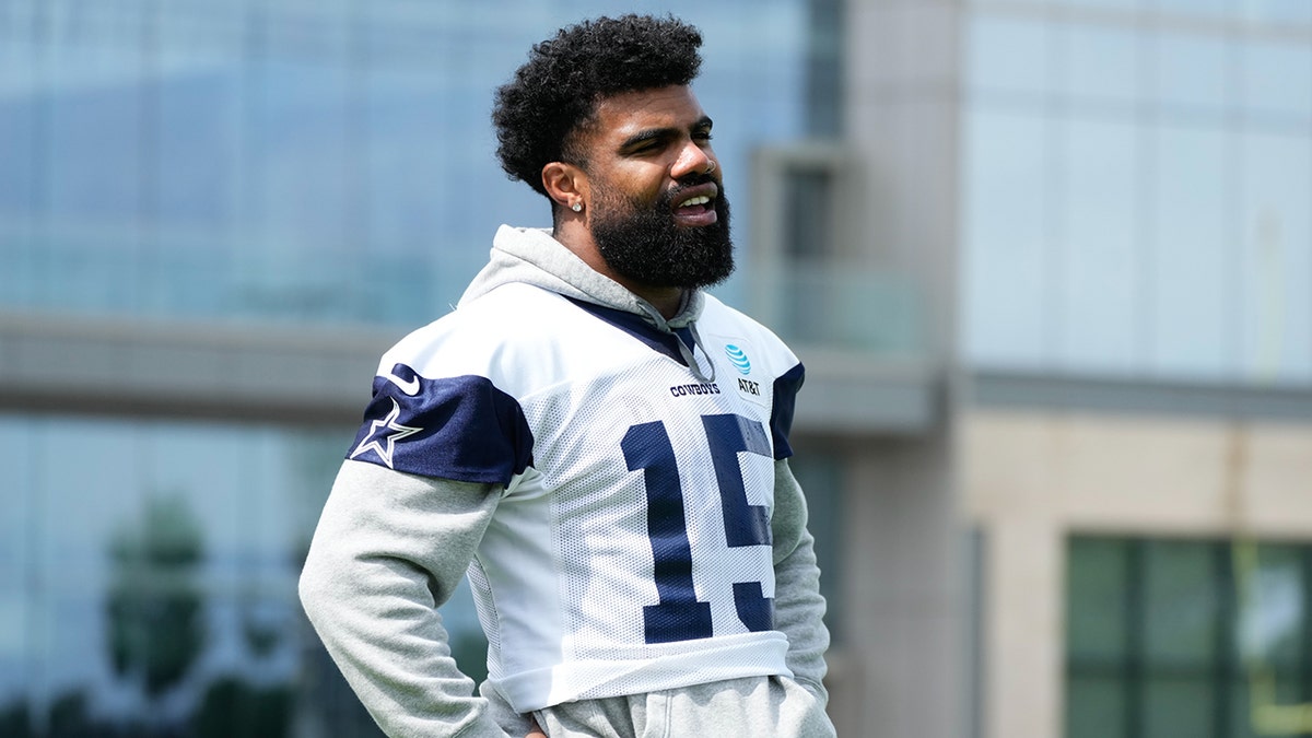 Ezekiel Elliott at practice