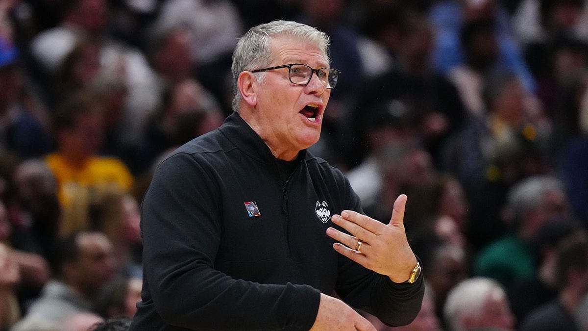 Legendary UConn Coach Geno Auriemma Sets NCAA All-time Wins Record ...