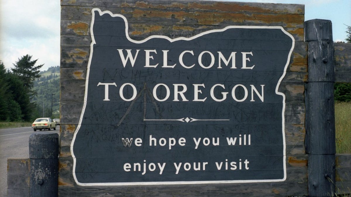 Welcome to Oregon sign