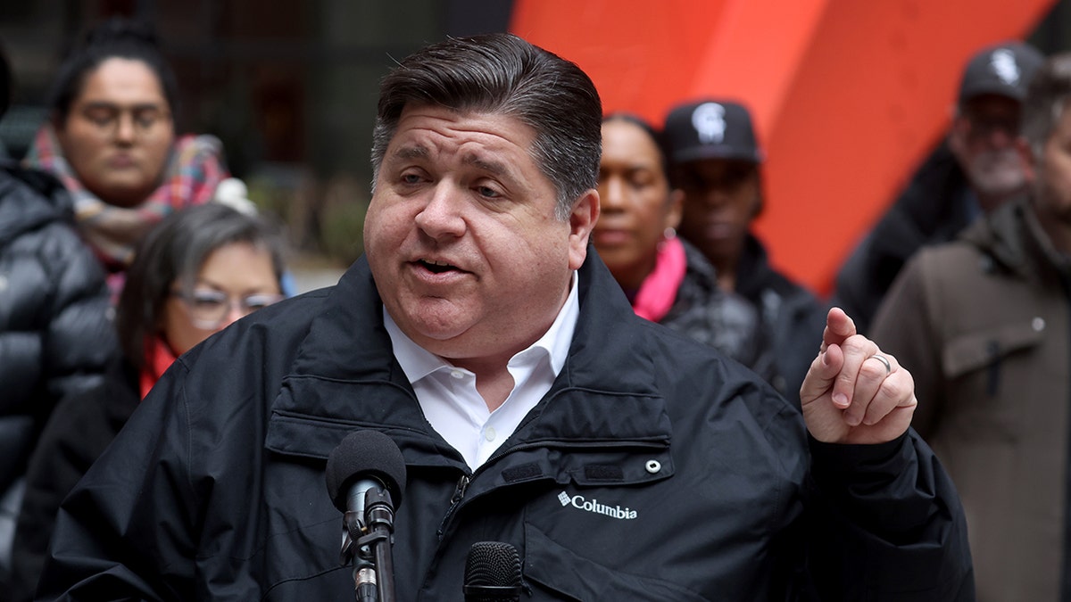 伊利诺伊州州长JB Pritzker