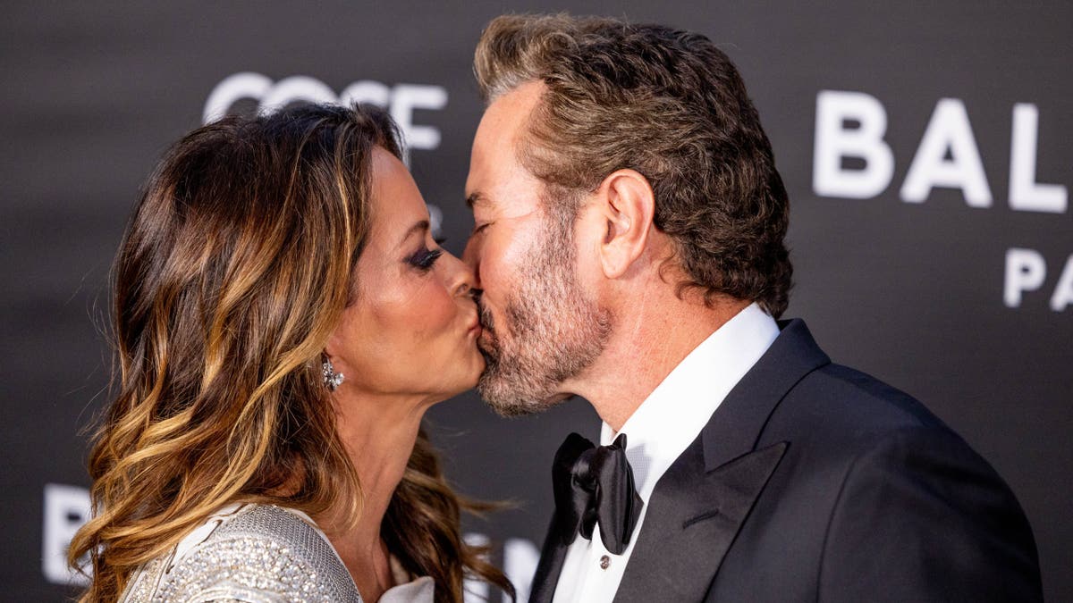 Brooke Burke and Scott Rigsby kissing
