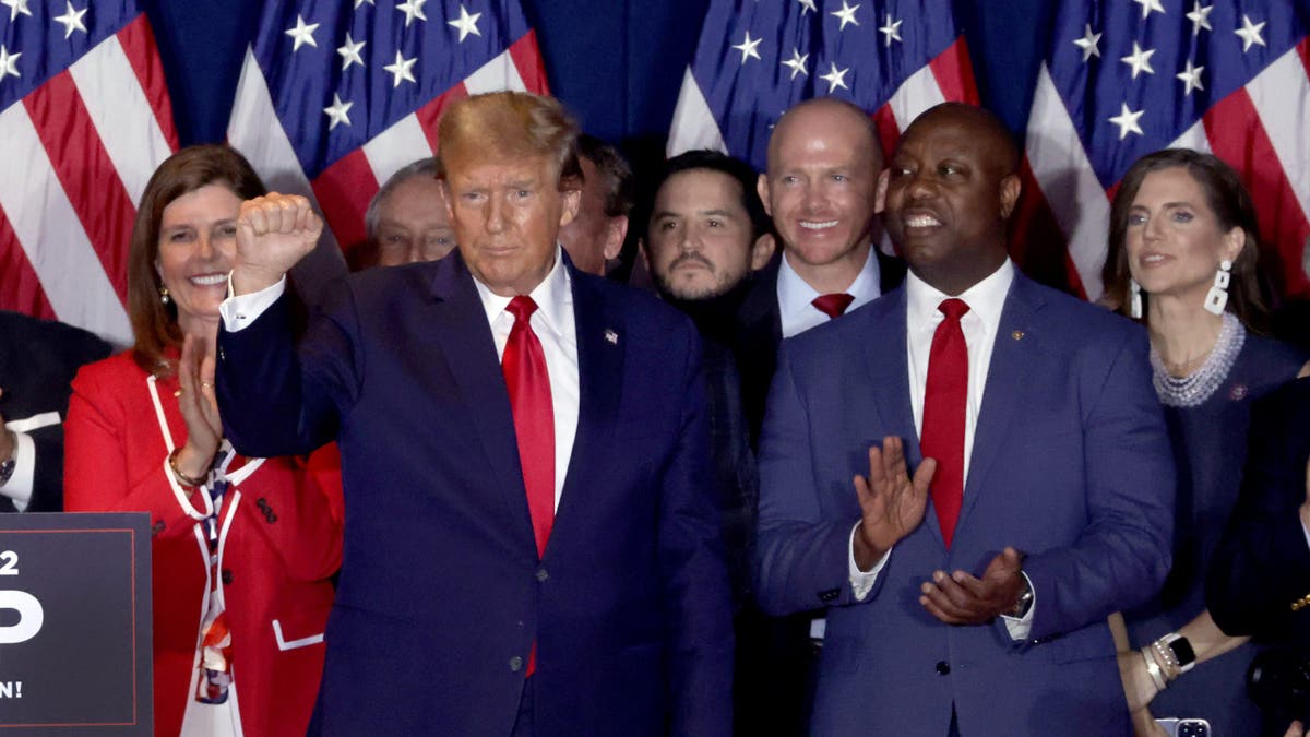 Tim Scott campaigns with Trump in South Carolina