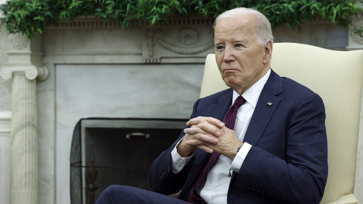 Pro-Trump Prison Warden Asks Biden To Commute All Death Sentences ...