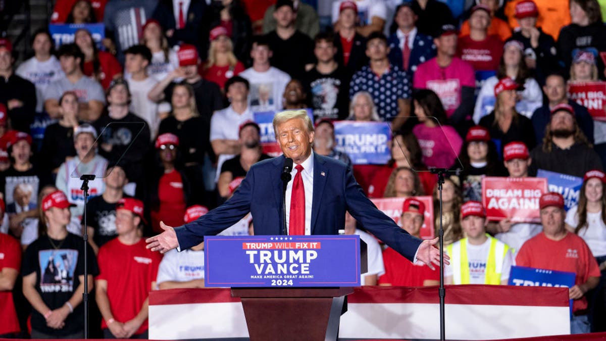 El ex presidente de EEUU Donald Trump  durante su acto de cierre de campaña en el Van Andel Arena de Grand Rapids, Michigan, EEUU, el martes 5 de noviembre de 2024.  Fotógrafa: Sarah Rice/Bloomberg vía Getty Images