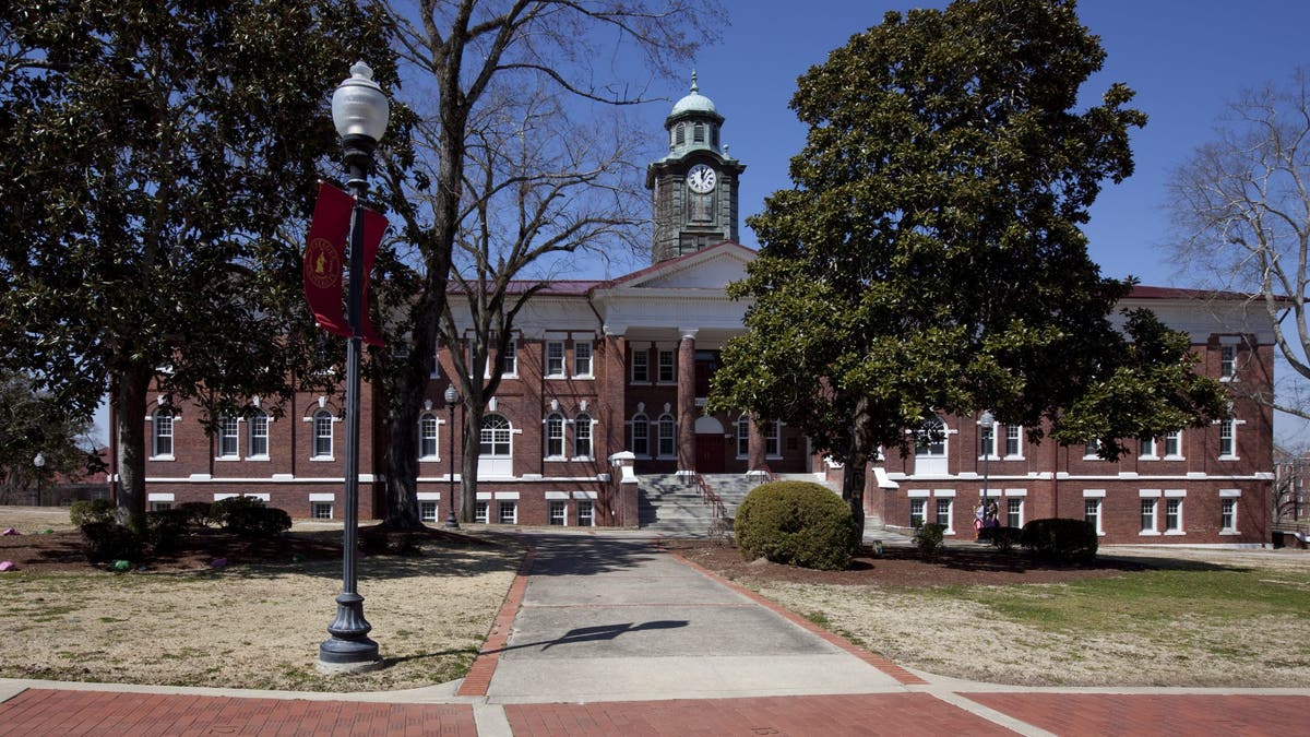 Alabama shooting at Tuskegee University homecoming leaves 1 dead, several hurt