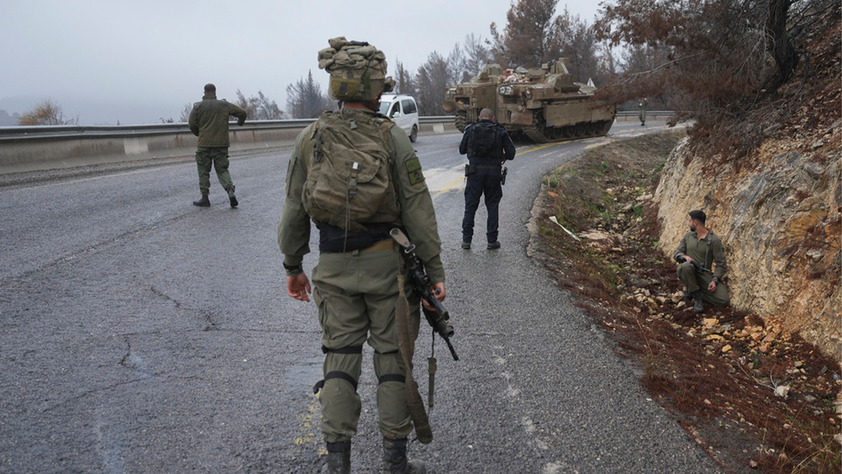 An Israeli soldier in front of the traffic