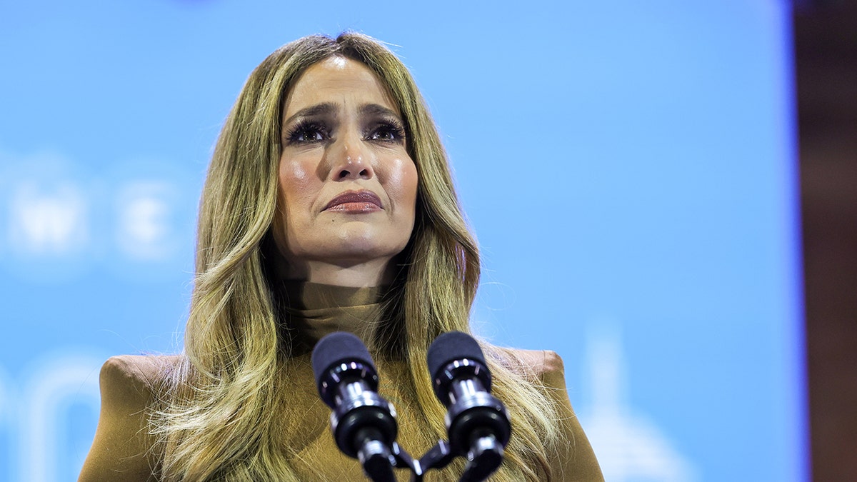 Jennifer Lopez speaking at Harris rally