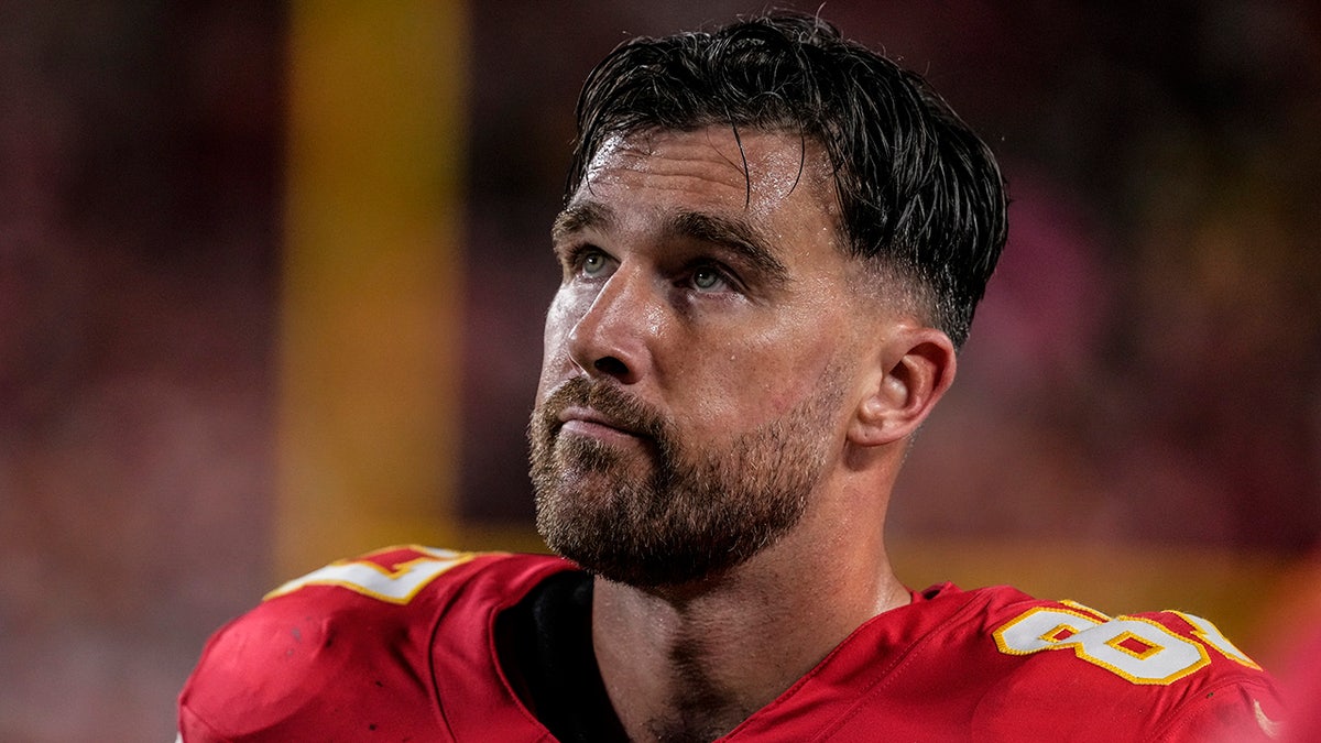 Travis Kelce sideline