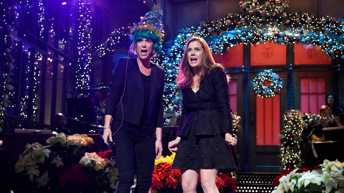 Kristen Wiig and Amy Adams on the album "It's SNL" stage monologue