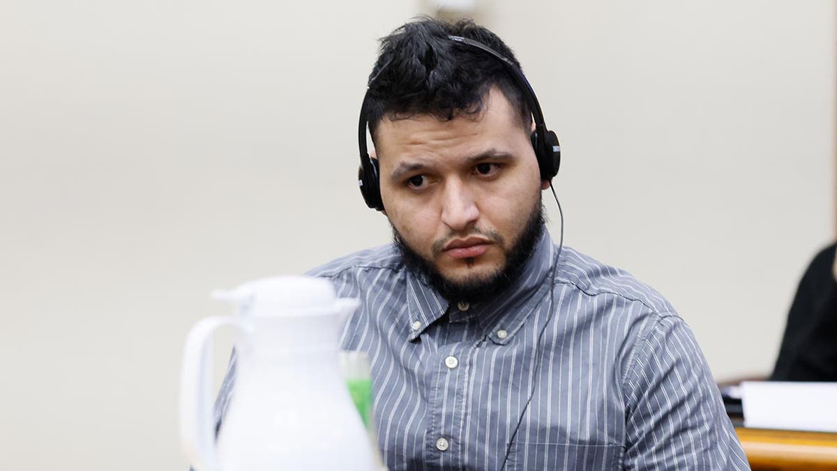 José Ibarra, inmigrante ilegal, escucha el testimonio en su juicio por el asesinato de Laken Riley