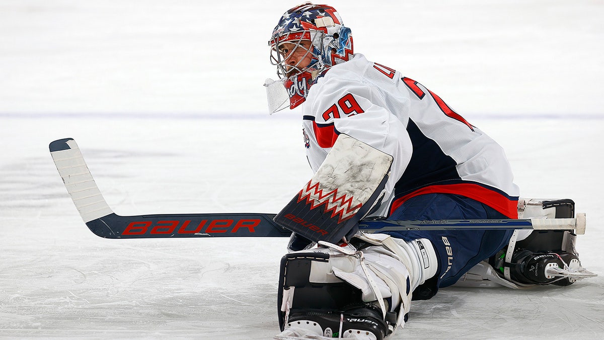 Charlie Lindgren is warming up