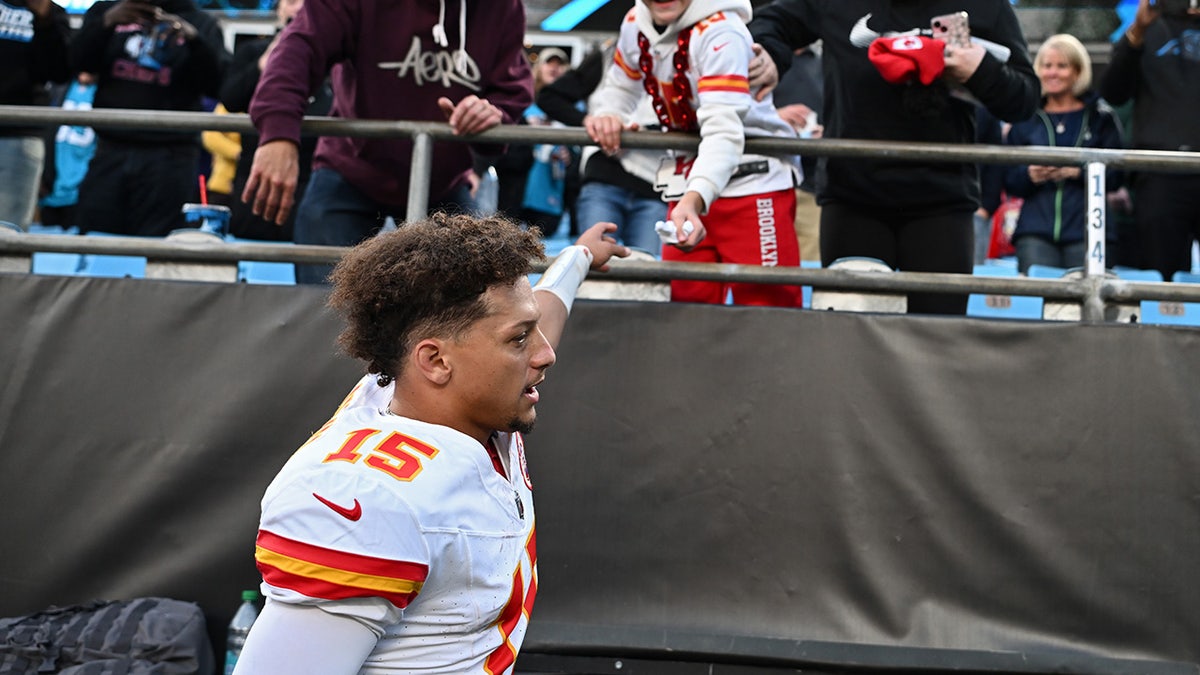 Mahomes and fans