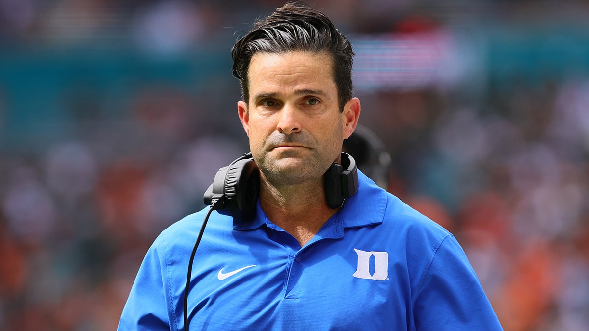 Manny Diaz on the sideline