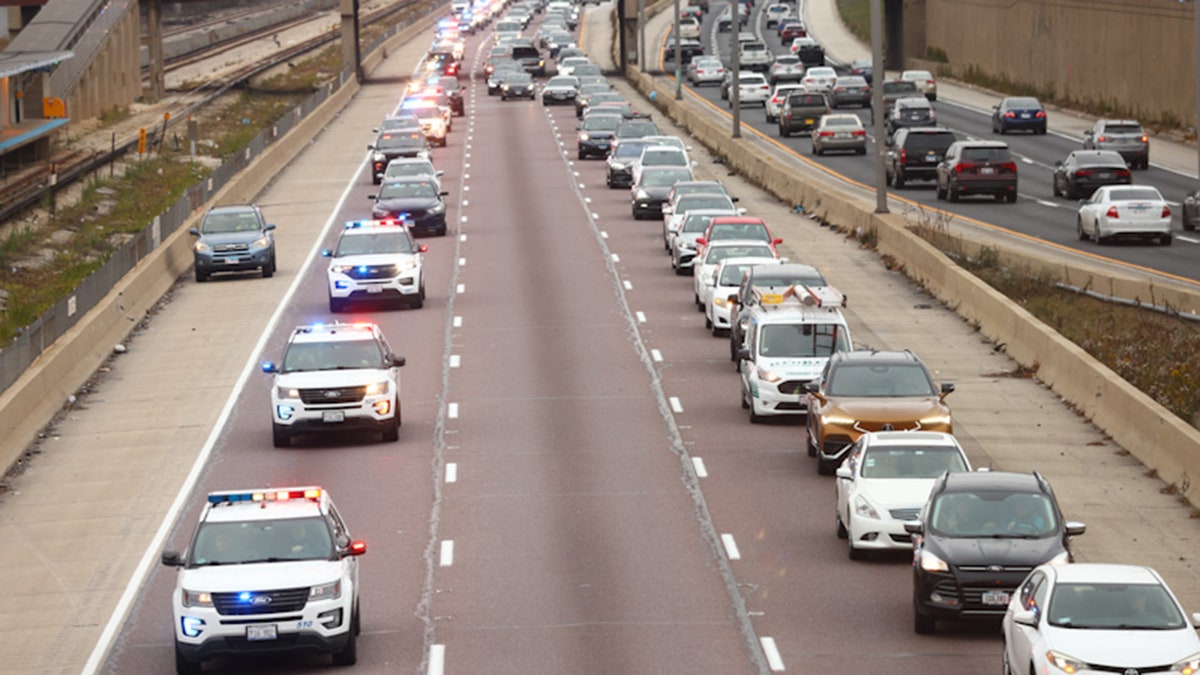 Procession for Oak Park officer