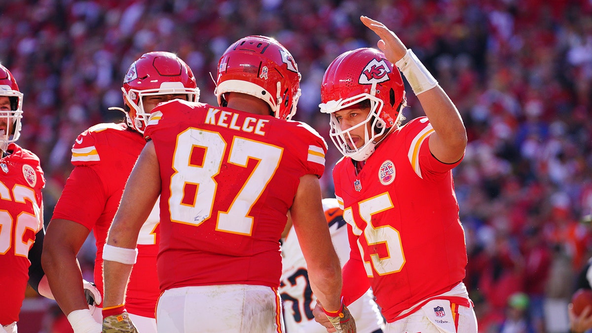 Patrick Mahomes and Travis Kelce celebrate touchdown