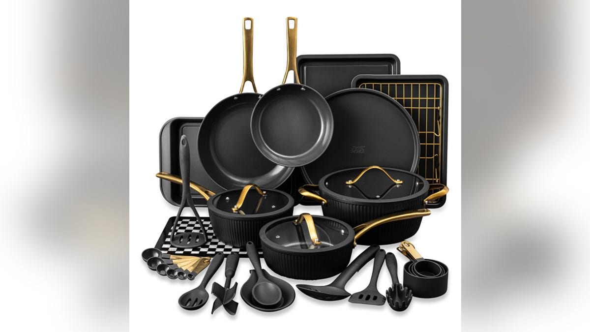 Get everything you need to cook in one set. 