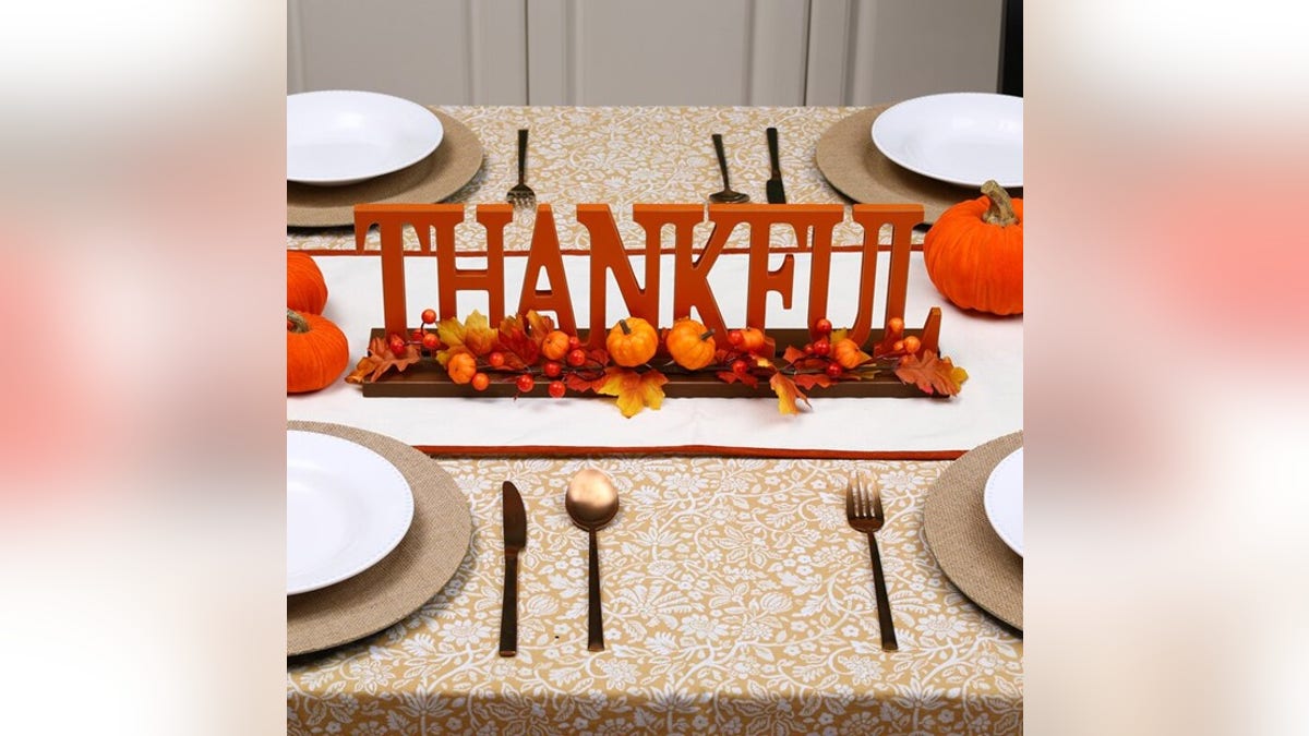 Show your gratitude with this thankful sign. 