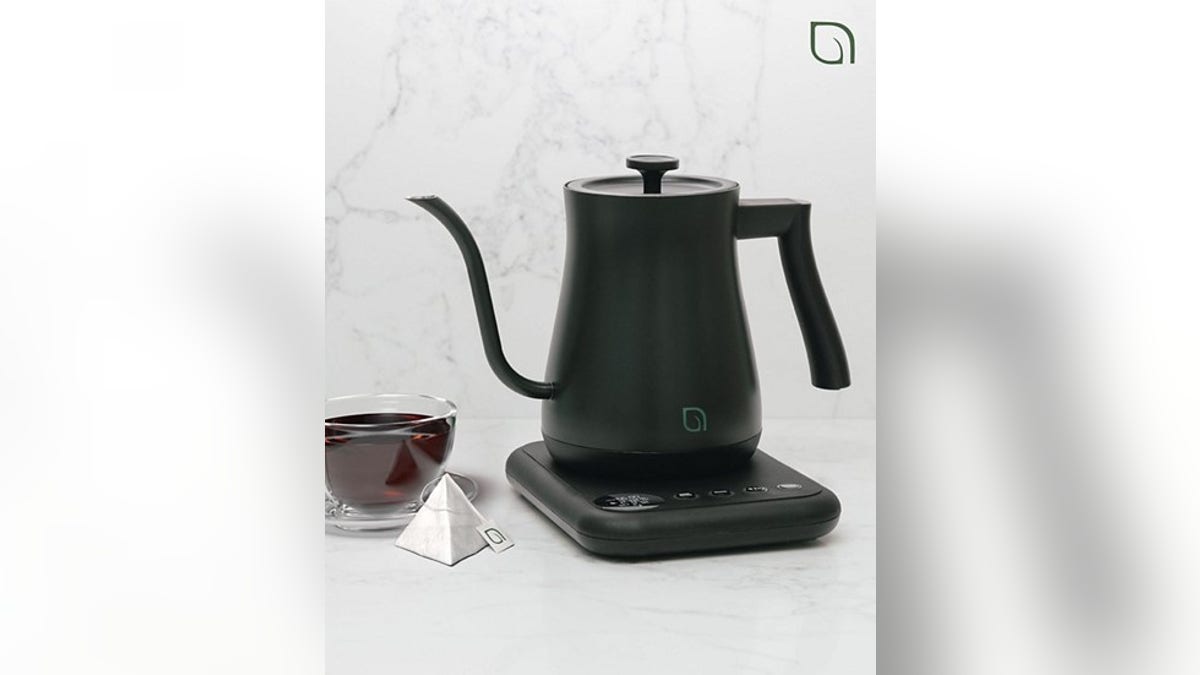 Heat up water quickly with this kettle. 