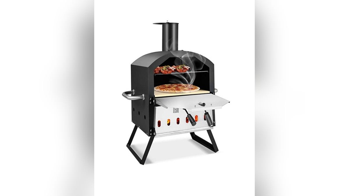 Cook delicious pizzas with an outdoor pizza oven. 