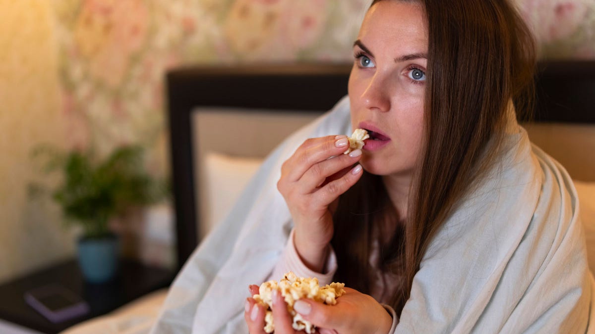 Popcorn in bed