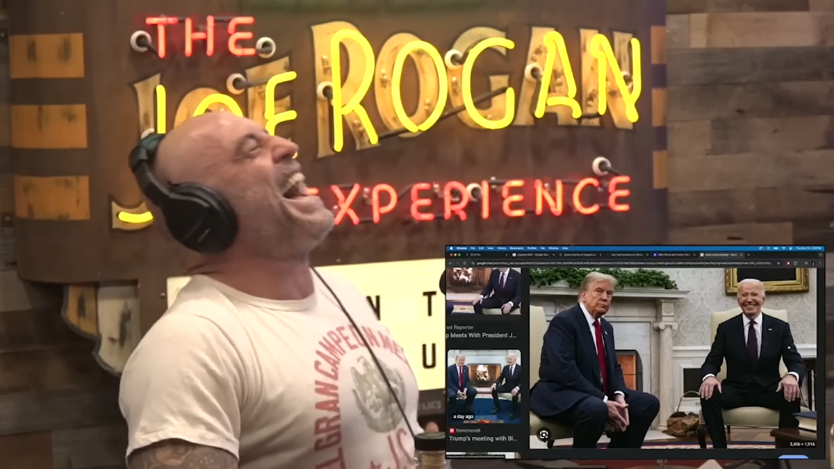 Rogan tertawa saat melihat foto Biden tersenyum bersama Trump