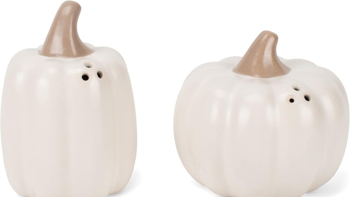 A acceptable   of pumpkin brackish  and capsicum  shakers is simply a subtle but festive interaction   to your Thanksgiving table.