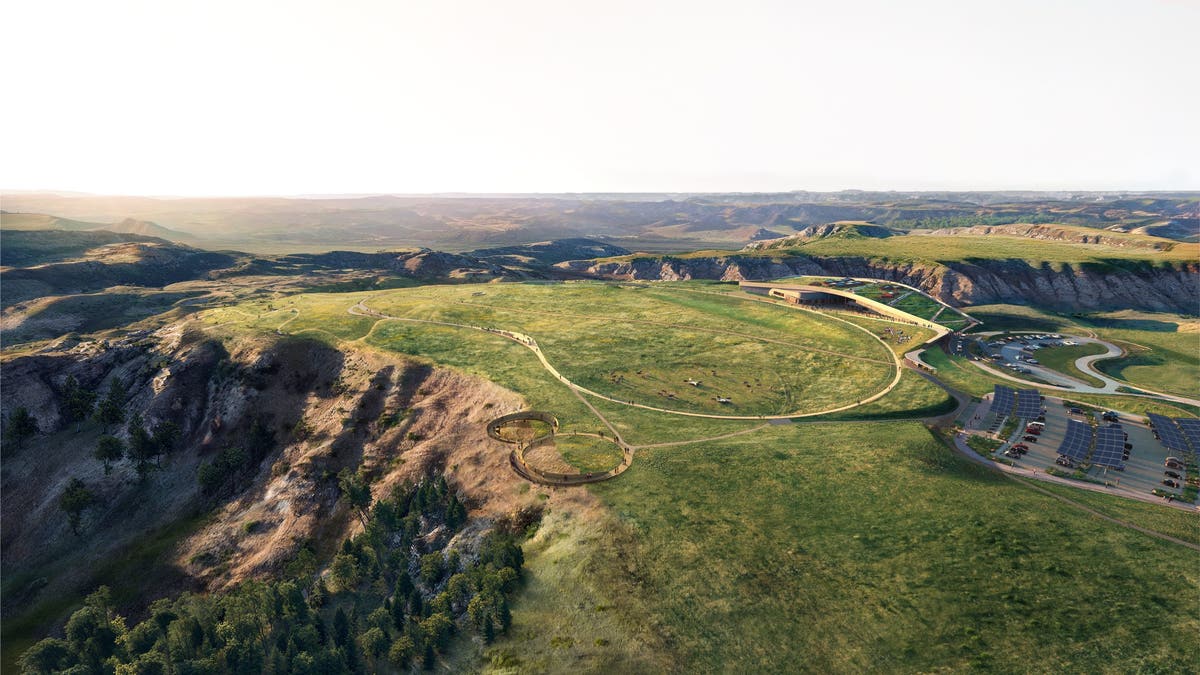 In front of the library there will be a large circular trail around the butte with several unique viewpoints along the way that encourage visitors to explore and reflect.