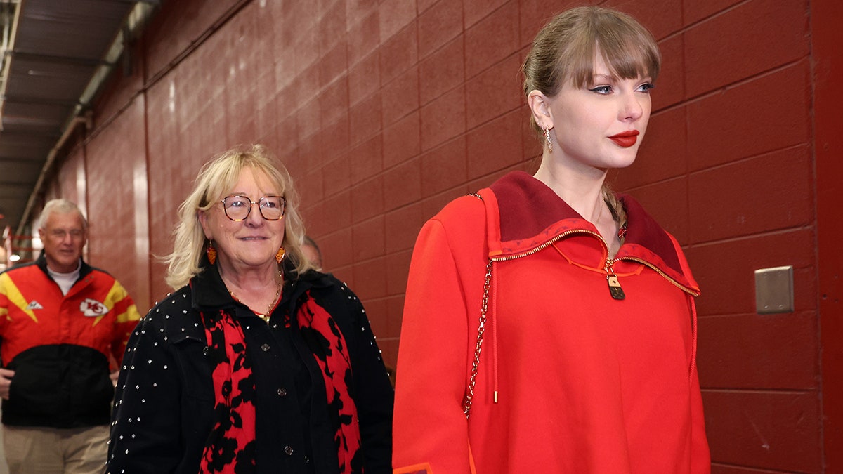 Taylor Swift and Donna Kelce