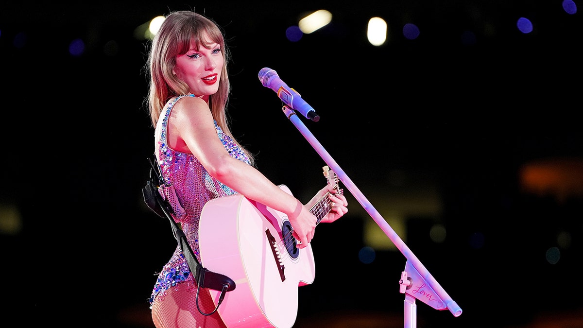 Taylor Swift plays guitar on stage