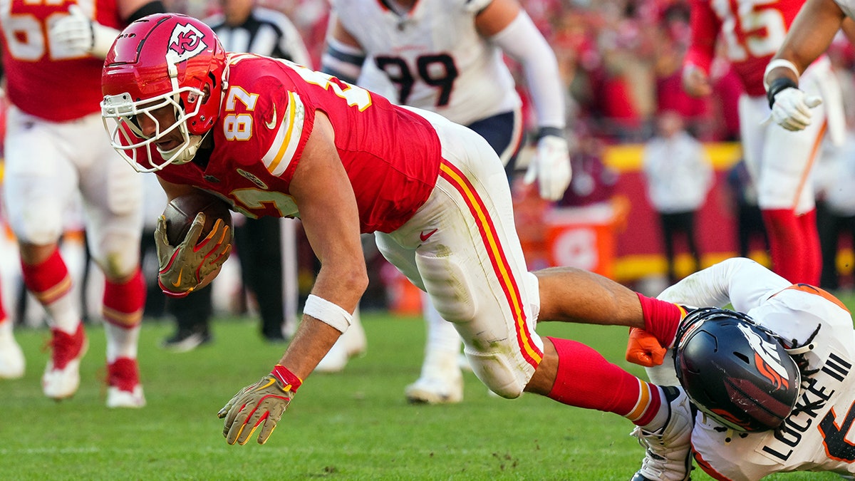 Travis Kelce tackled