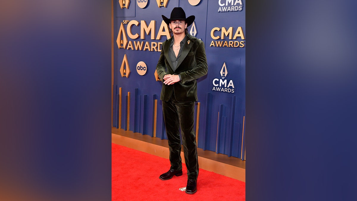 Tucker Wetmore arrived to the 2024 CMA Awards red carpet in a dark green velvet suit.