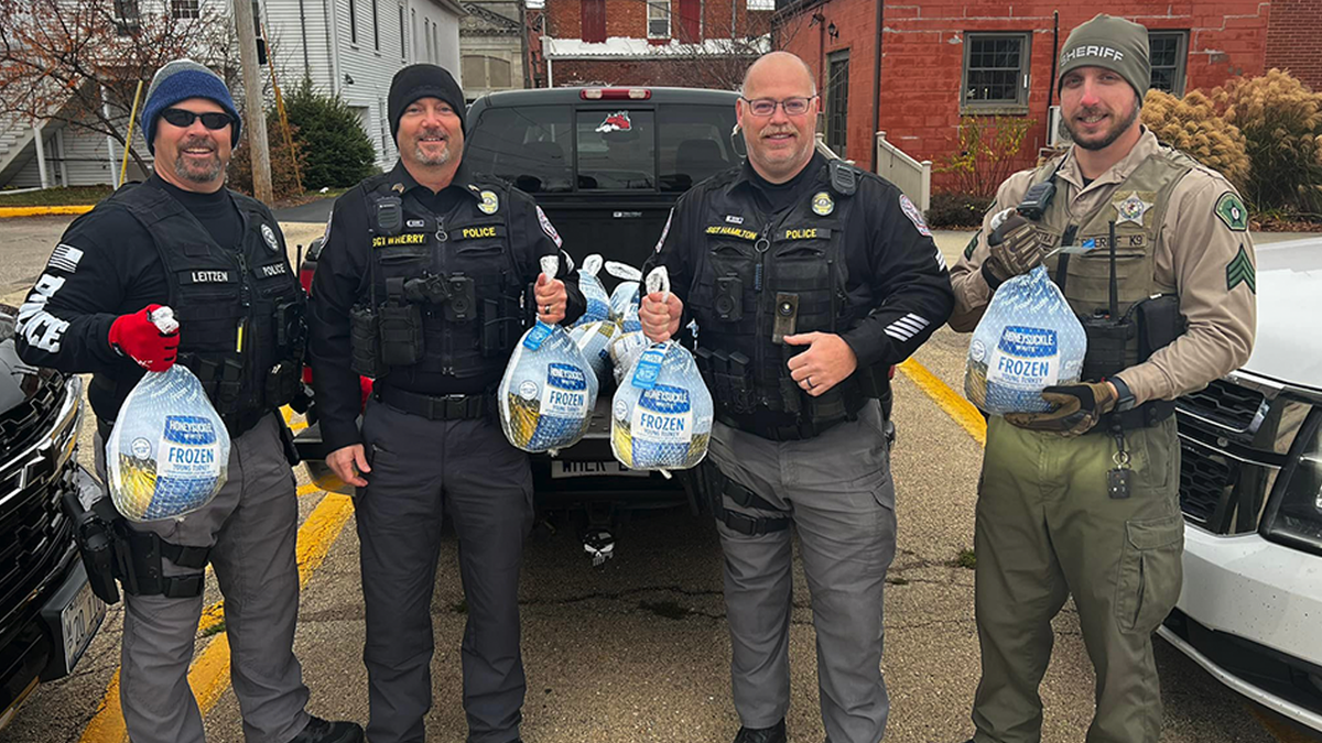 Police hand out Thanksgiving turkeys instead of traffic tickets to ...