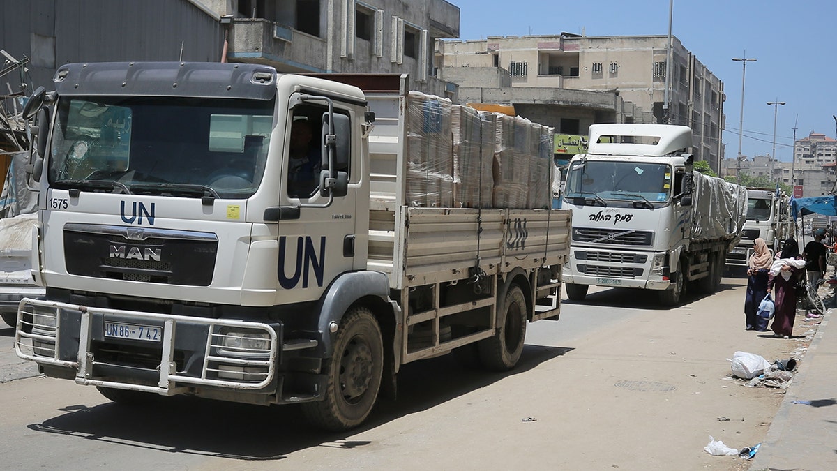 Trucks from the UN providing aid