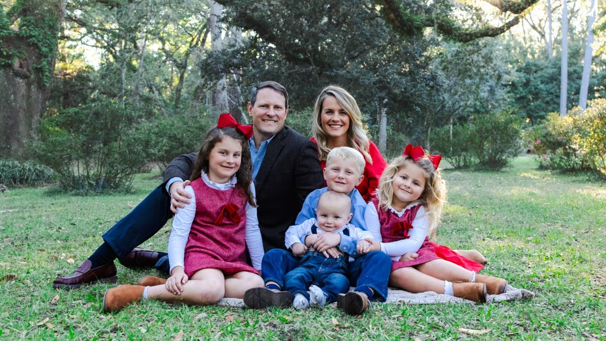 Jeff en zijn vrouw Courtney zijn de trotse ouders van vier jonge kinderen: Joan (6), Kirby (5), Grace (3) en Charlie (8 maanden).