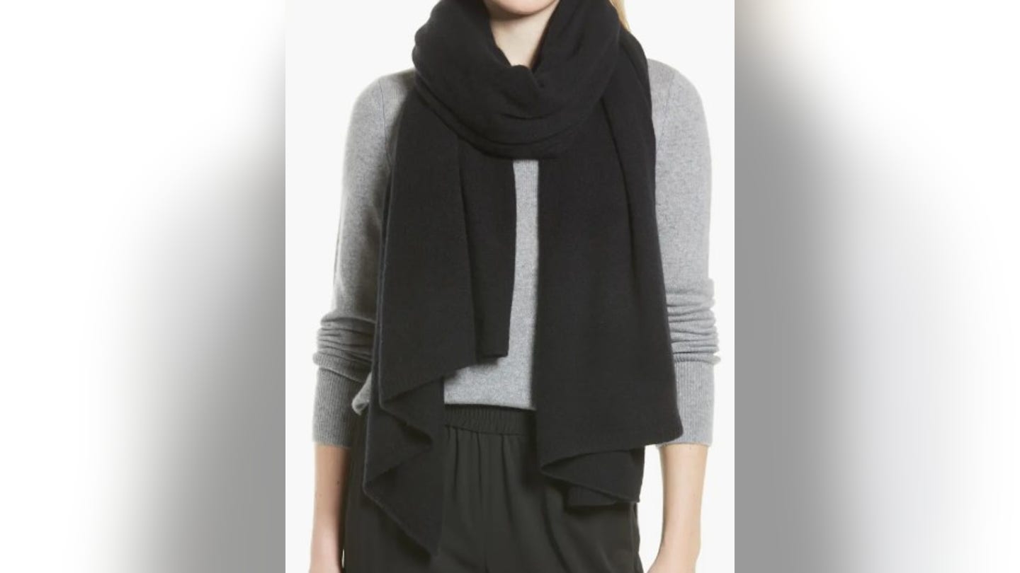cashmere-scarf يبدأ بيع الجمعة السوداء في Nordstrom في 21 نوفمبر - إليك 20 صفقة لا يمكن تفويتها