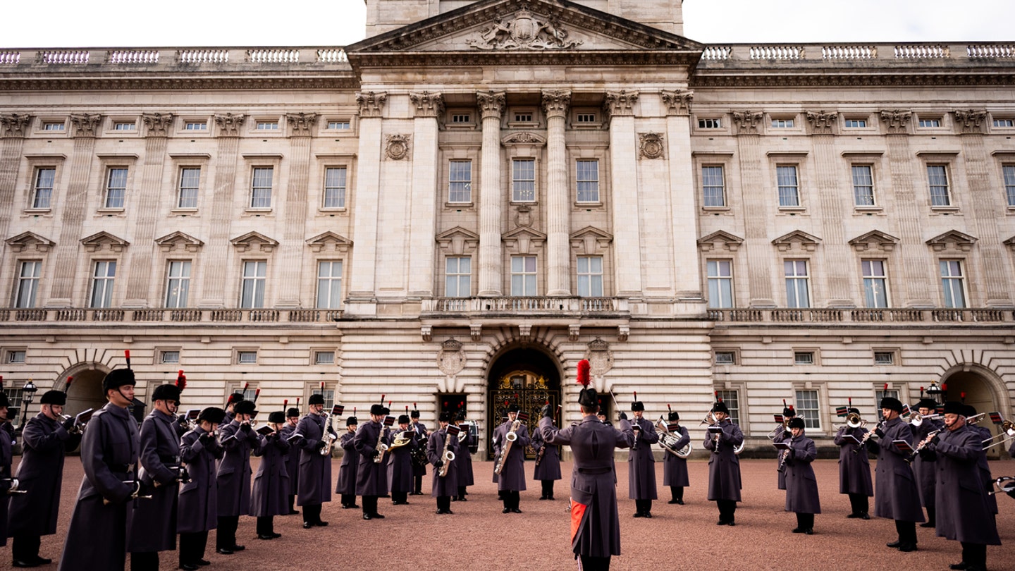 The Opulent Royal Residence: Buckingham Palace, the World's Most Expensive House