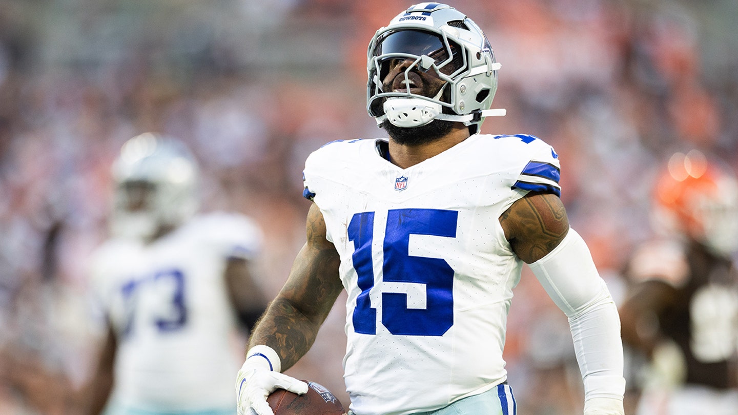 Ezekiel Elliott Disciplined by Cowboys for Reported Tardiness and Absence