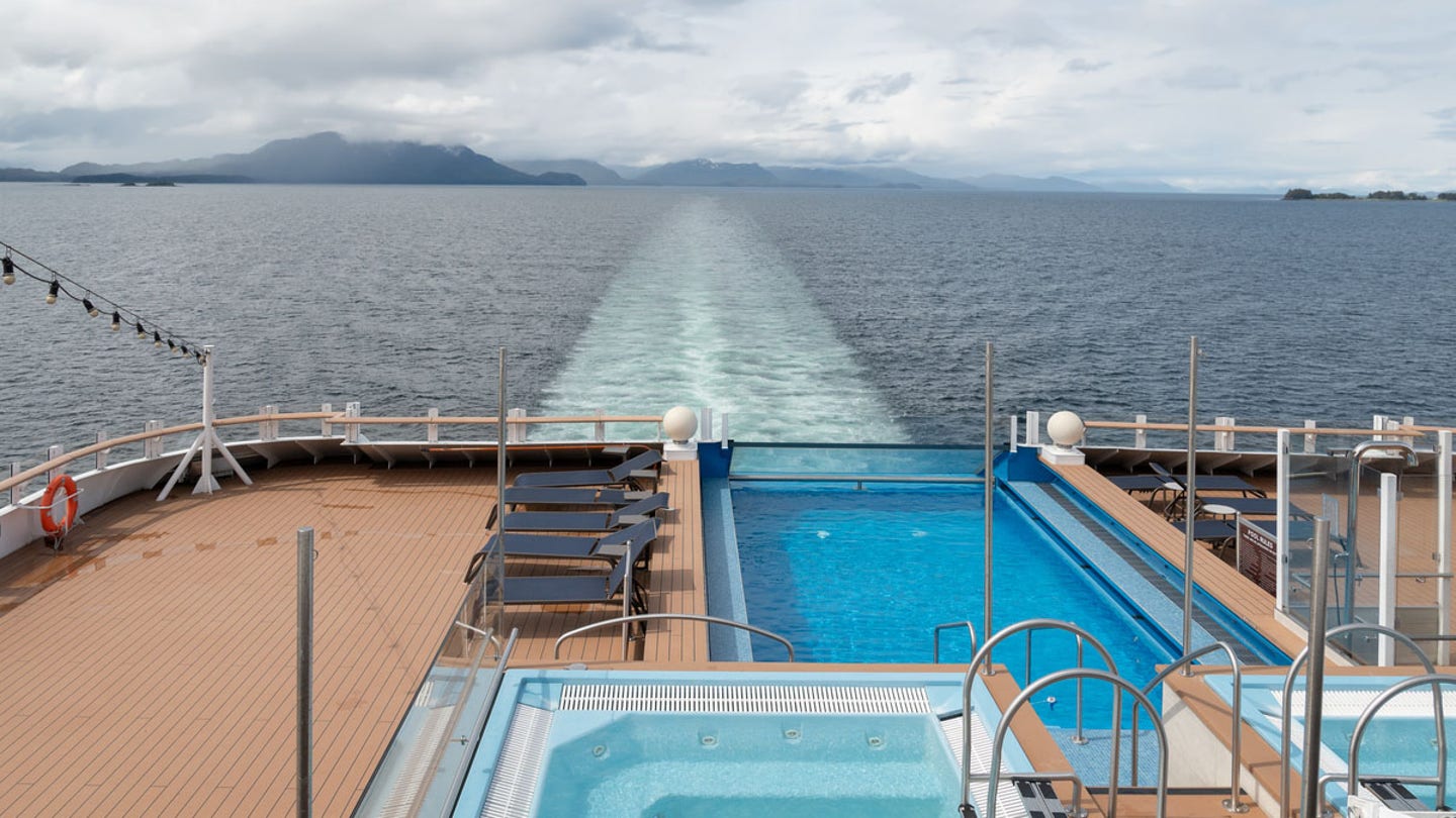 hot tub pool cruise