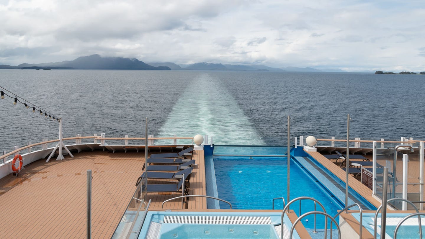 hot tub pool cruise