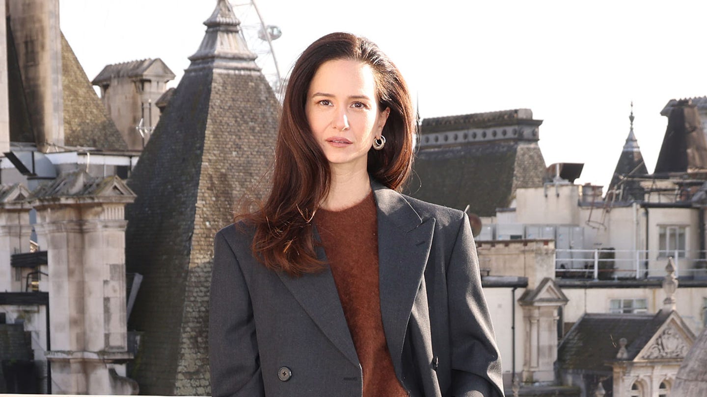 Katherine Waterston's AI Anxiety: 'We're Not Keeping Up'