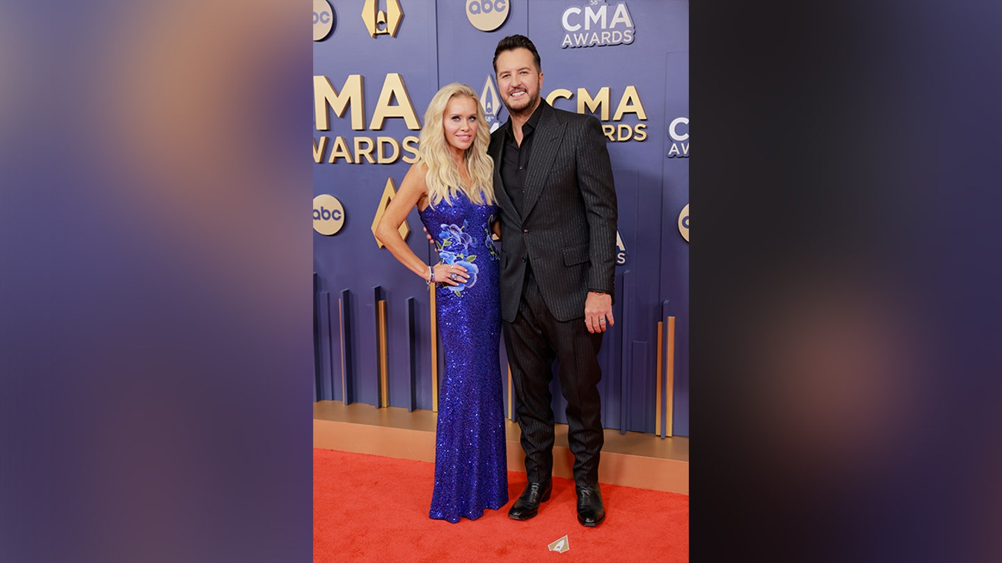 luke bryan wife 2024 cma awards