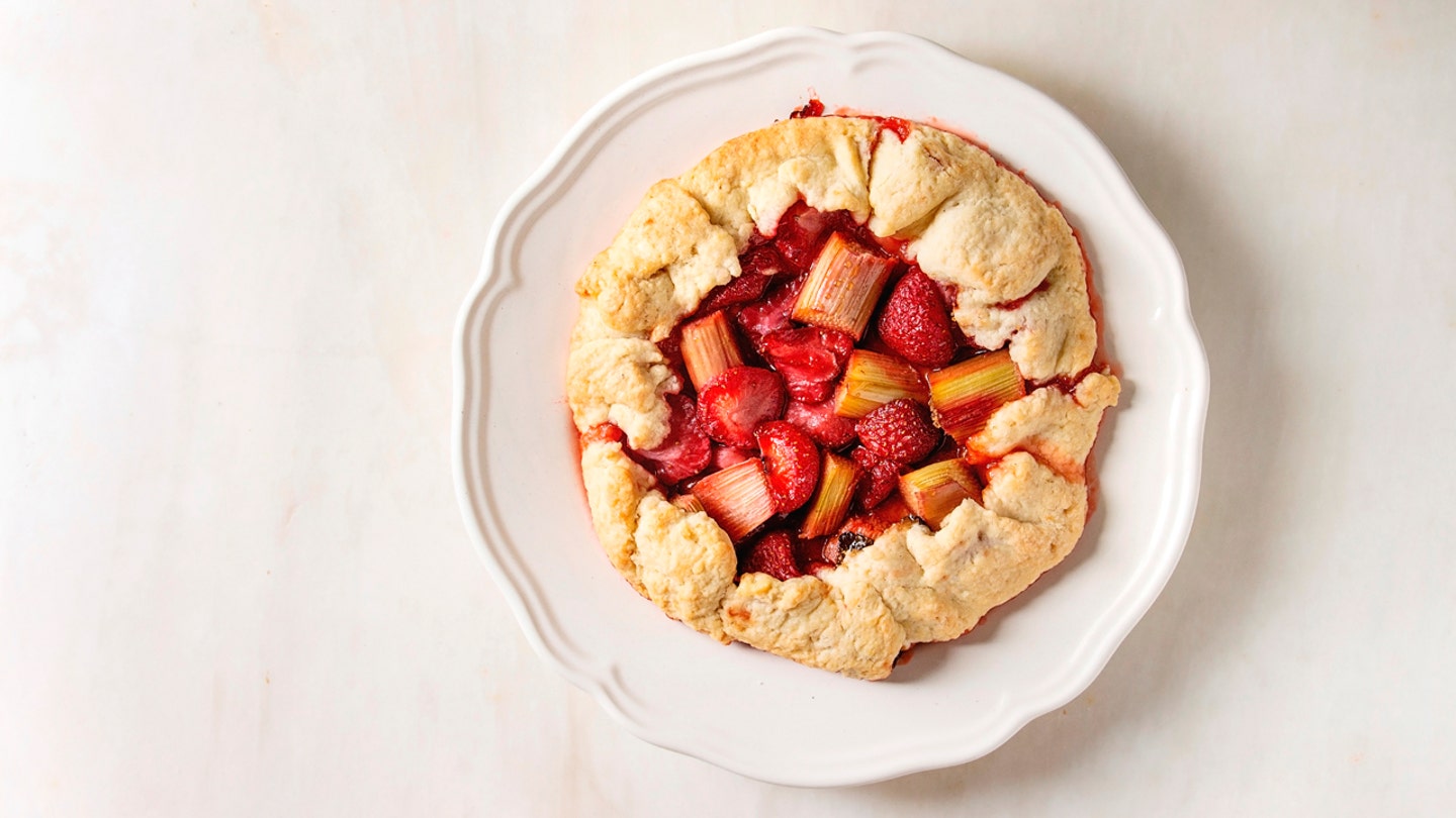 strawberry rhubarb pie