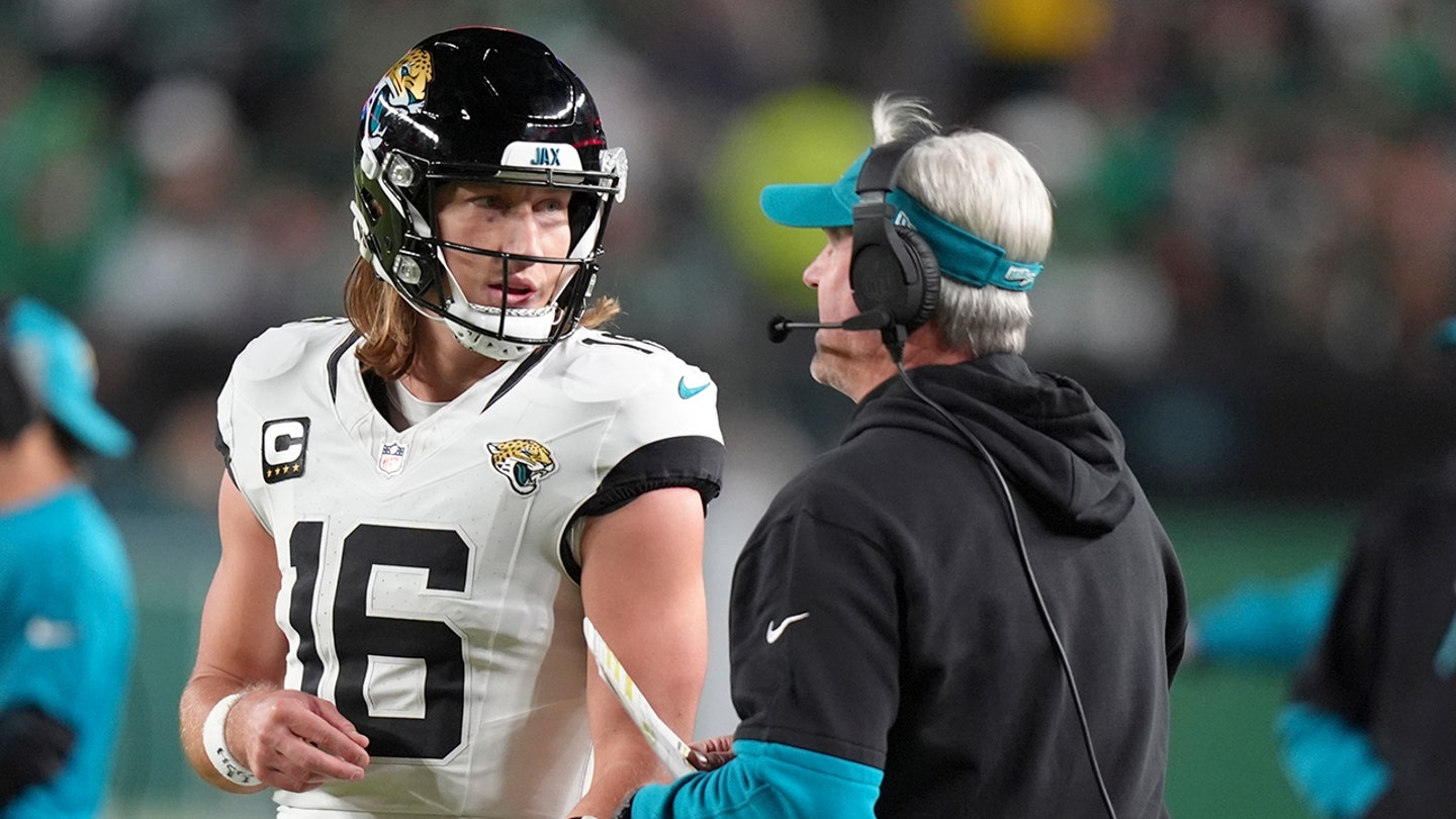 Jaguars' Lawrence Facing Extended Absence with Left Shoulder Injury