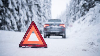 12 winter emergency roadside car essentials that may save your life - Fox News